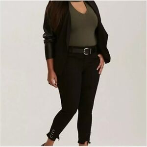 Torrid High Rise Ultra Skinny Black 22